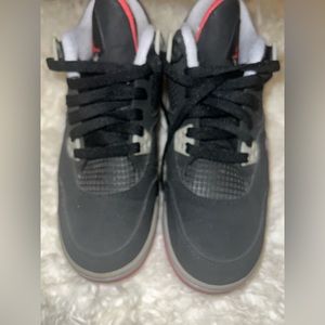 Jordan bred 4 size 6